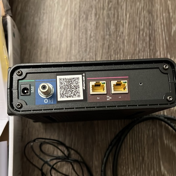 ARRIS SBG10 cable modem and router - Picture 5 of 6